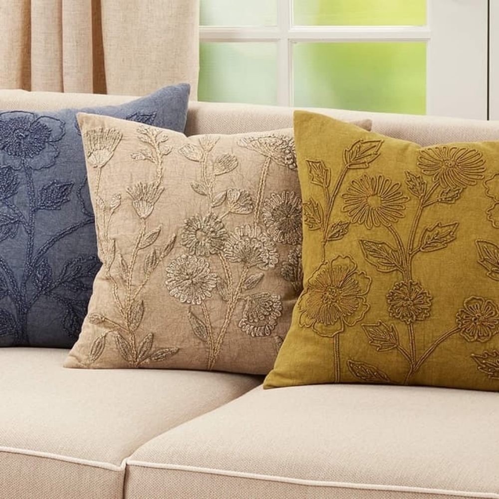 Saro Lifestyle Stone Washed Floral Decorative Pillow, 20" x 20